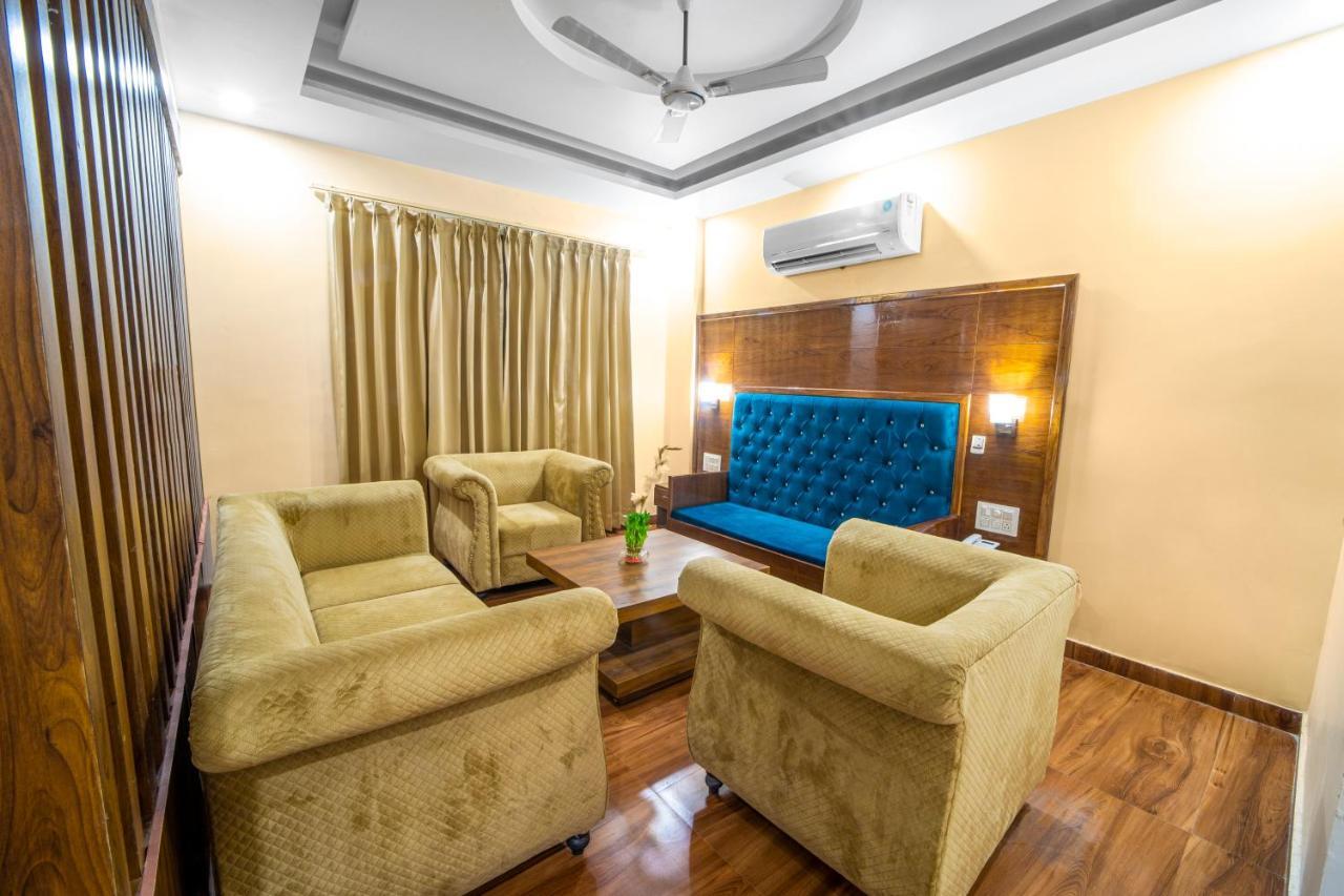 רישיקש Hotel Divine Lakshmi Ganga מראה חיצוני תמונה