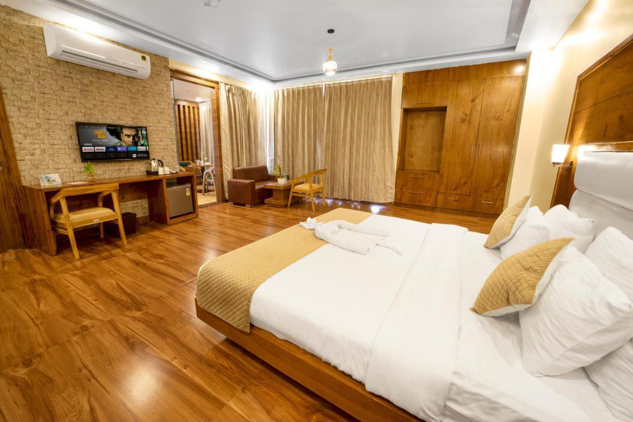 רישיקש Hotel Divine Lakshmi Ganga מראה חיצוני תמונה
