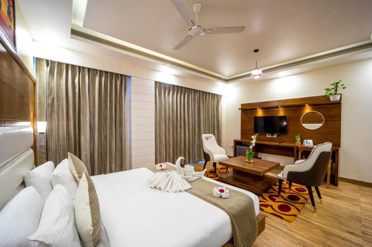 רישיקש Hotel Divine Lakshmi Ganga מראה חיצוני תמונה