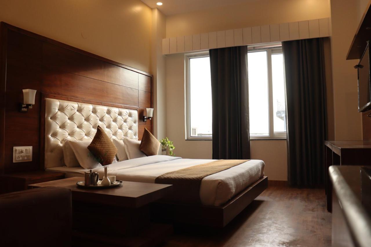 רישיקש Hotel Divine Lakshmi Ganga מראה חיצוני תמונה
