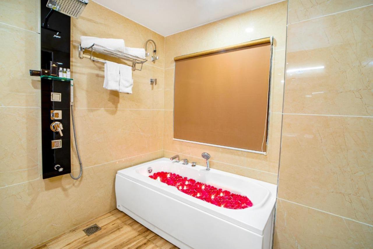 רישיקש Hotel Divine Lakshmi Ganga מראה חיצוני תמונה