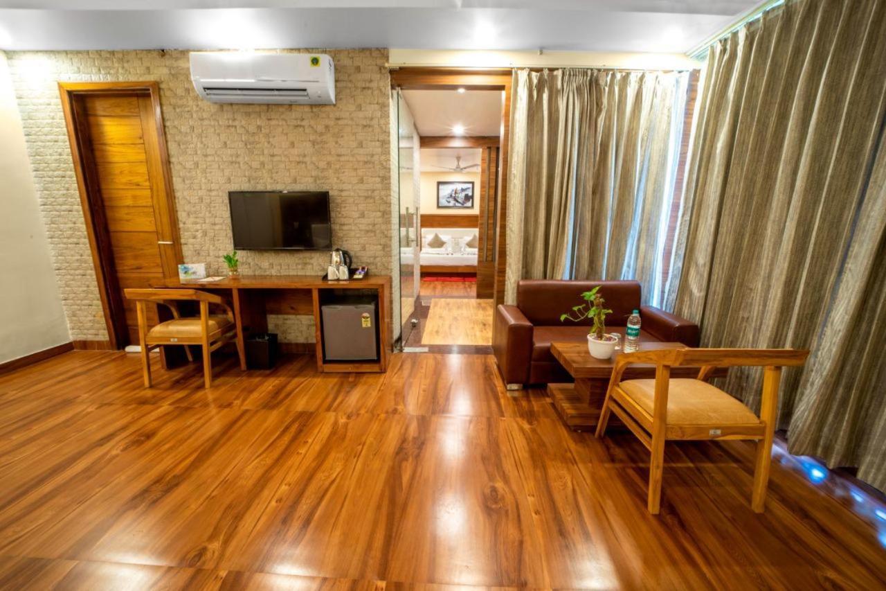 רישיקש Hotel Divine Lakshmi Ganga מראה חיצוני תמונה